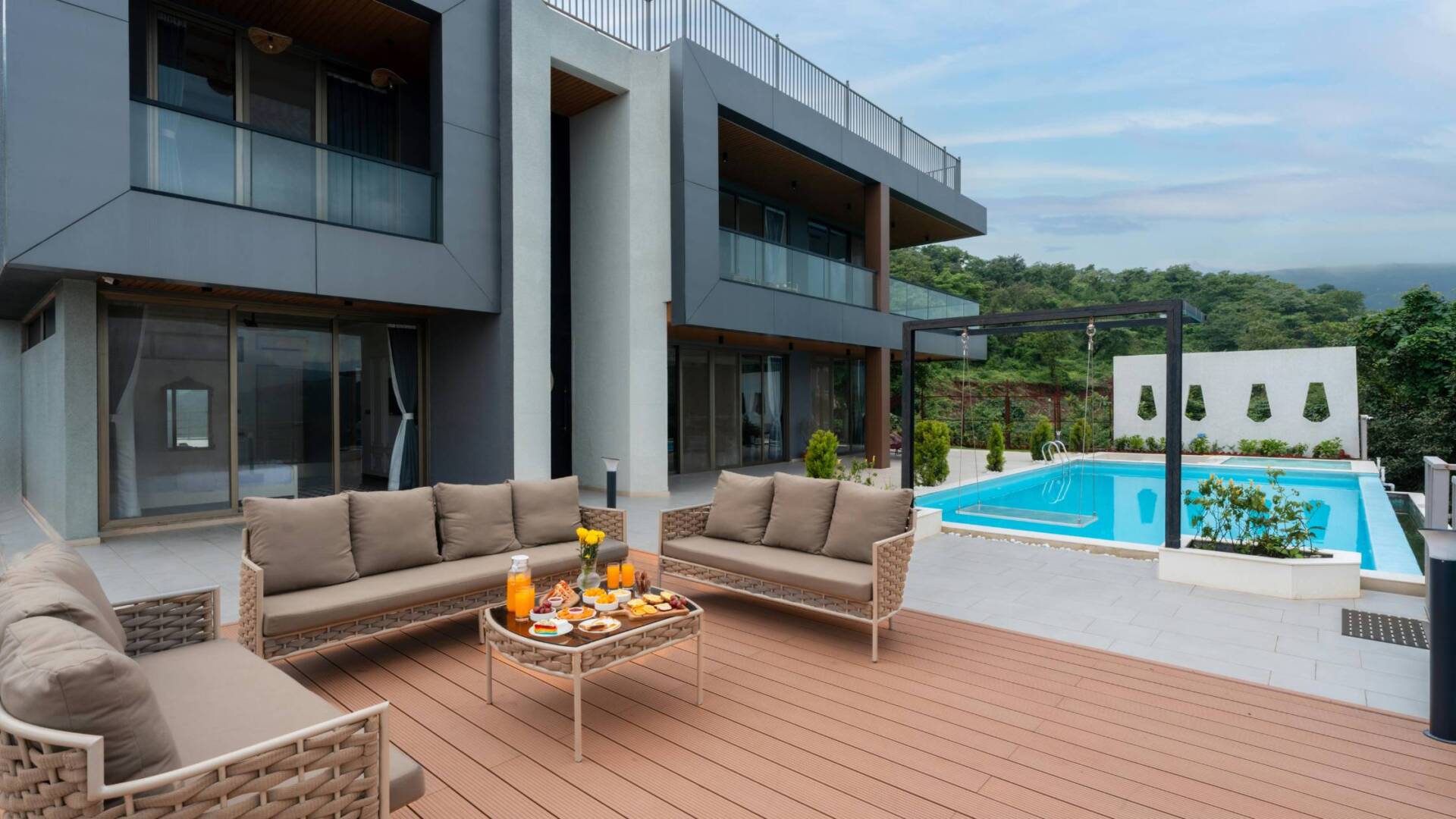 Piscină, saună sau jacuzzi în curte – ai nevoie de autorizație de construire în 2026? Ghid complet, pe situații concrete
